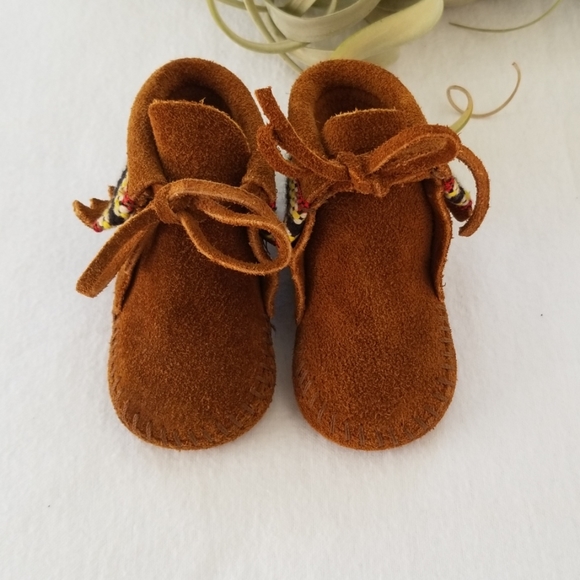 MINNETONKA Leather Baby Moccasins - Picture 3 of 6